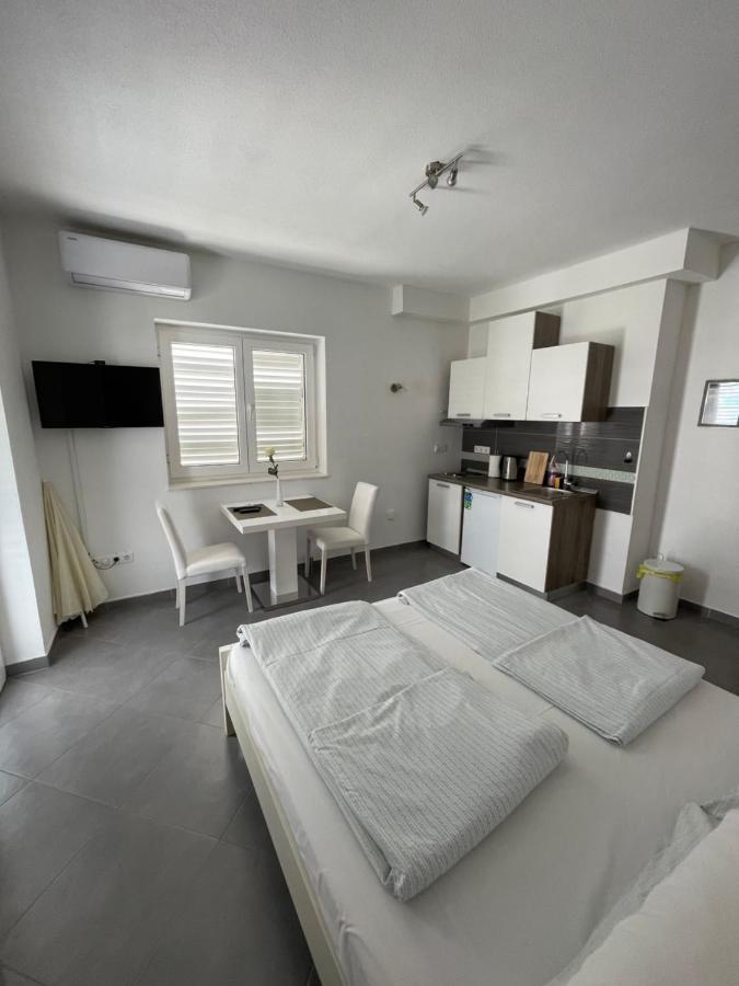Apartments Nevistic 珀德垂那 外观 照片